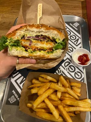  at VEG'D - Vegan Burgers - F-Hain in Berlin