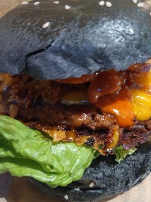 Deluxe at VEG'D - Vegan Burgers - F-Hain in Berlin