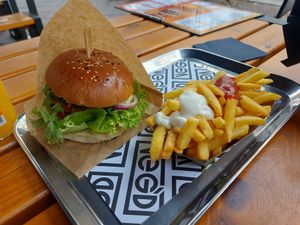 The Spicy Crispy Chick'n Burger and VEG'D fries at VEG'D - Vegan Burgers - F-Hain in Berlin