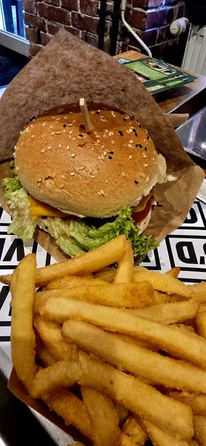 Beyond deluxe burger at VEG'D - Vegan Burgers - F-Hain in Berlin