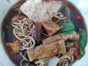 Yee mee in lion mane thick broth at Flavours by Saute 寻味•素特 in Central Singapore