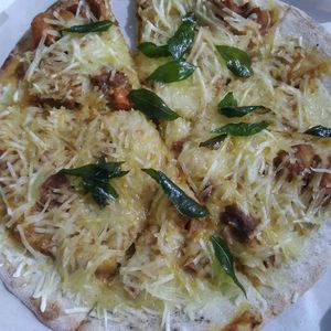 Curry rendang lion mane pizza at Flavours by Saute 寻味•素特 in Central Singapore