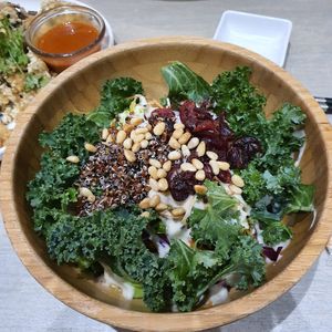 Kale quinoa salad at Flavours by Saute 寻味•素特 in Central Singapore