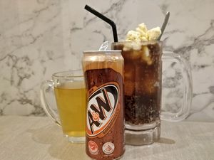Root beer float and lemon grass at Flavours by Saute 寻味•素特 in Central Singapore