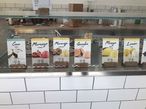 Clearly labelled vegan options  at Nutwood in Ericeira