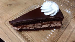 Kuchen at Veganland in Prague