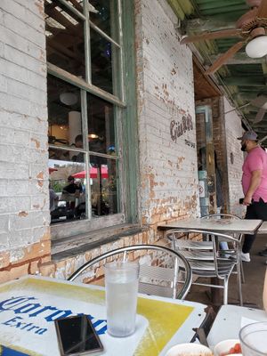 Outside seating at Güero's Taco Bar in Austin