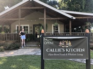 Store front at Callie's Kitchen in Tomball