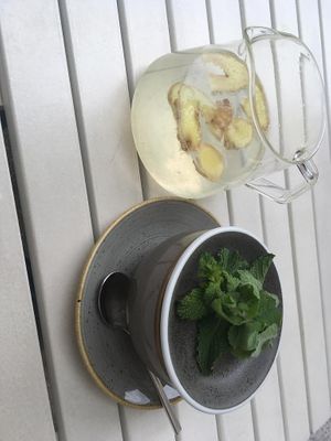 Heiße Zitrone mit Ingwer  at Pan Café in Hallein