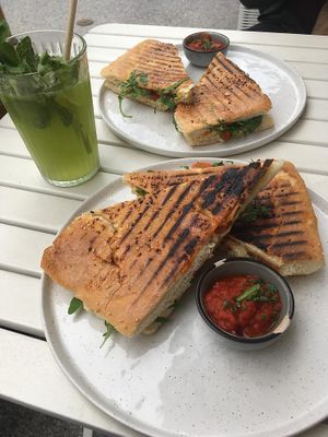 Vegan grilled sandwich mit hummus  at Pan Café in Hallein