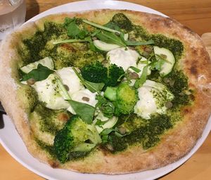Greeeen pizza  at Shiromachi Grill in Nagoya