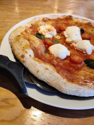 Pizza Margherita at Shiromachi Grill in Nagoya