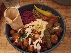 Plate with califlower at Pois Chiche in Brussels