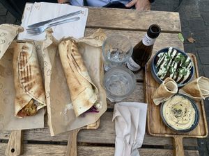 Cauliflower shawarma, sabih, falafel e hummus  at Pois Chiche in Brussels