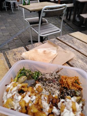 Cauliflower shoarma to go at Pois Chiche in Brussels