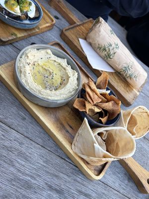 we adored the bread (crispy bread) and hummus   at Pois Chiche in Brussels