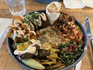 Assiette brunch véganisée 🌱   at Pois Chiche in Brussels