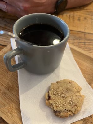 Café à volonté et cookie vegan au tahini 🌱   at Pois Chiche in Brussels
