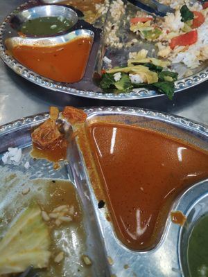 Ordered the vegetable curry from here. Found meat in the sauce. When we complained, they said vegetable curry wasn't on the menu. We had to get the menu and point it out to them ag at Sri Brinchang in Tanah Rata