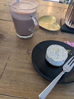 Lemon-Poppy cake (Zitrone-Mohn) at gesund & süß in Cologne