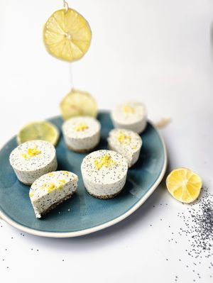 RawCake Lemon-Poppy-Seeds at gesund & süß in Cologne
