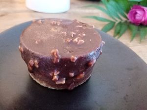 hazelnut nougat mini cake at gesund & süß in Cologne