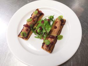 Voorgerecht - plantaardige cranberrypaté at Van Die Vegans in Hilversum