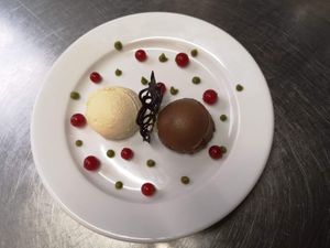 Duo chocolat at Van Die Vegans in Hilversum