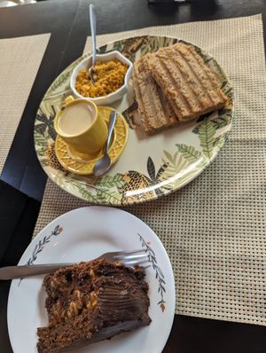 Combo 1 e também um bolo de Snickers at Espaço VHMOR in Sao Paulo