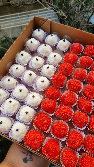 Beijinho e docinho de morango at Espaço VHMOR in Sao Paulo