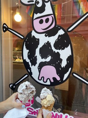 These are “split scoops”. Still huge   at StikkiNikki - Gamla Stan in Stockholm