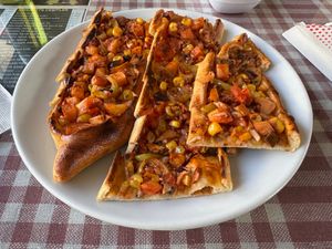 Vegan Pide at Zümrüt Pide Salonu in Kusadasi