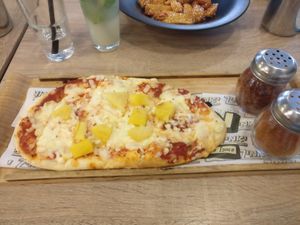 vegan pizza at Yamiz in Afula