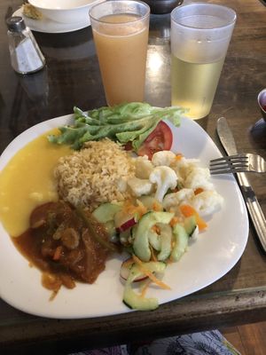 Vegetarian main course (menu del día) at Ari Comida Sana in Quito