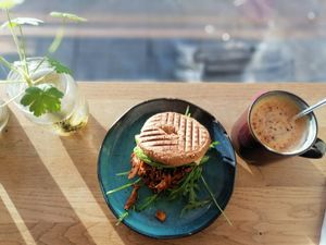 Pulled purk avocado bagel, pumpkin spice latte with coconut milk at Lina's Coffee in Dusseldorf