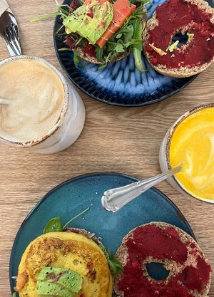vegan salmon bagel and eggless bagells #Veganuary at Lina's Coffee in Dusseldorf