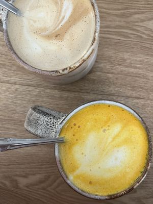 dirty chai latte and golden lattee #Veganuary at Lina's Coffee in Dusseldorf