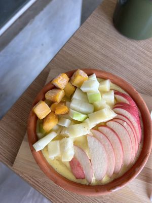 Smoothiebowl with frozen topping and no granola😒 at Melior 舒食馆 in Langkawi