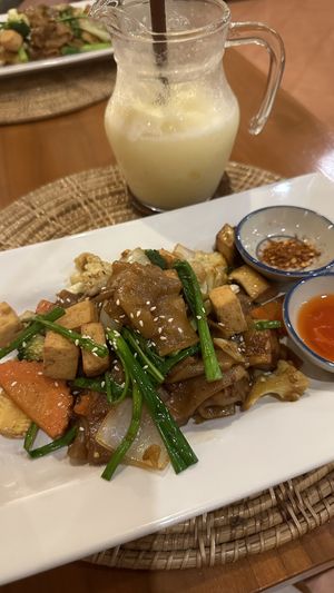 Pad See ew    at Kawin's Kitchen in Koh Samui