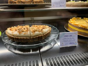 Vegan raw carrot cake at Aurora Sweets in Korcula