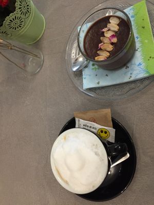 Cappuccino mit Mandelmilch at Aurora Sweets in Korcula