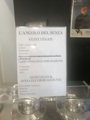 Gusti veg e senza zucchero at Gelatomania in Trento