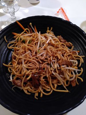 Noodles with seitan at Yamato 356 in Marseille