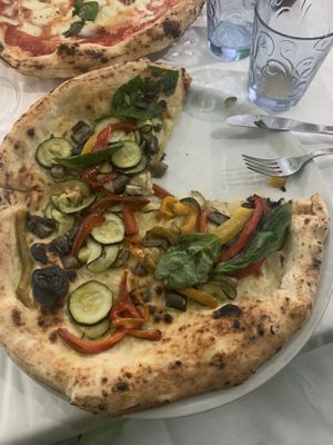 The vegetarian pizza without mozzarella, the only thing they could offer 04.2022  at La Locanda Del Grifo in Naples