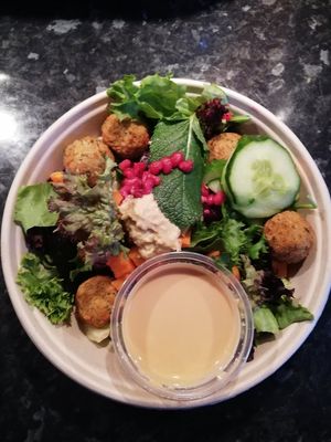 FalafelSalat at Dean & David - Altona in Hamburg
