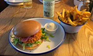 Crispy „Chicken“ - Veganer Burger im Hähnchen-Style  at Otto's Burger - Schanze in Hamburg