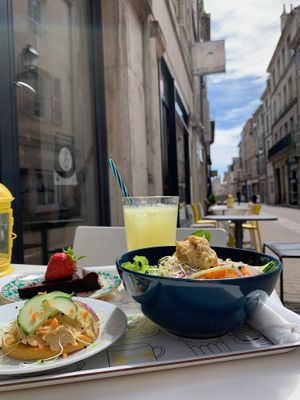 Le midi en terrasse at Sweet Time in Poitiers
