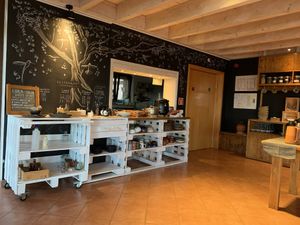 Dining room with kitchen  at Casa Vale da Lama in Odiaxere Lagos