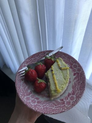 Matcha-lemon raw cake (didn’t come with the strawberries).  at Anne&Max in Zwolle