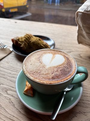 Chai latte met espresso shot en havermelk   at Anne&Max in Zwolle